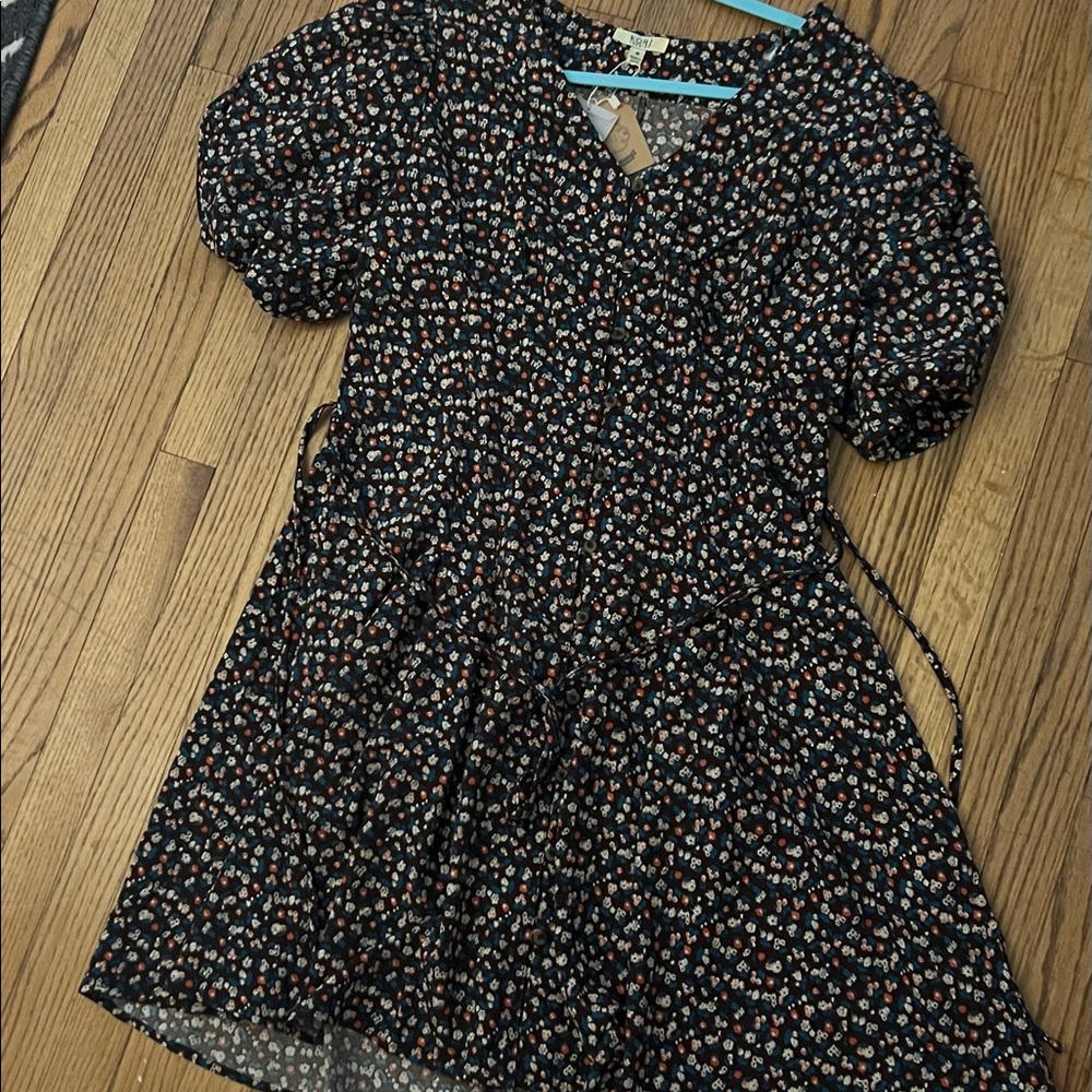 Never been worn floral puff sleeve dress with tie waist
